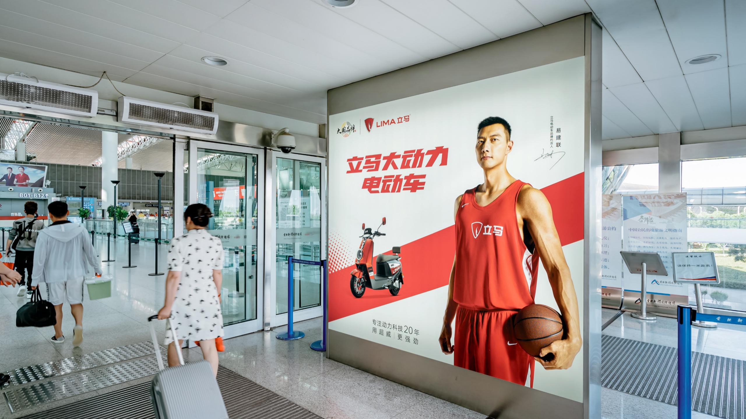 合肥新桥国际机场广告-国内国际出发层出入口灯箱套装