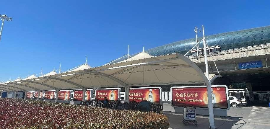 合肥新桥国际机场广告-户外落地灯箱广告牌套装