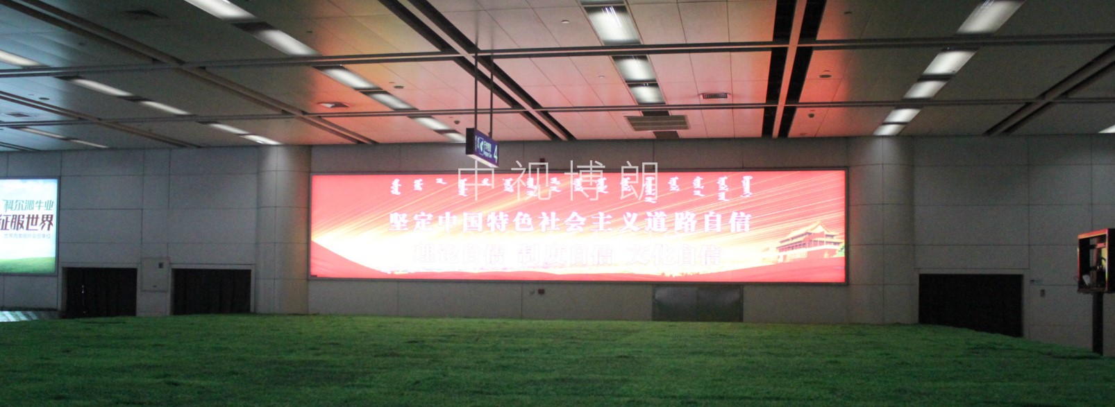 呼和浩特白塔国际机场广告-国内到达行李提取处灯箱5