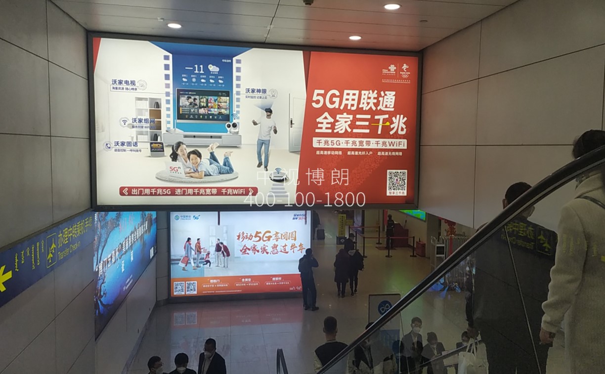 呼和浩特白塔国际机场广告-国内到达层通道电梯灯箱