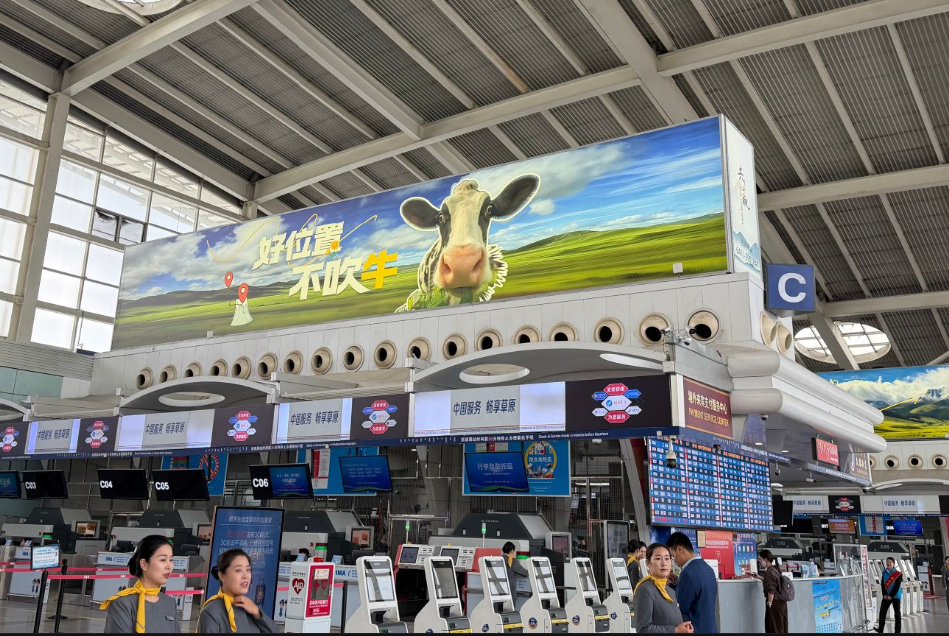 Реклама аэропорта Хоххота-Световой ящик D007