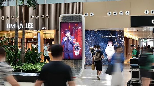 海口美兰机场广告-T2出发商业区立式灯箱套装