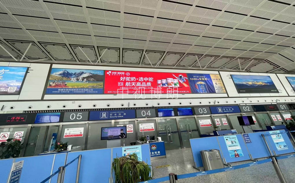 和田机场广告-出发大厅墙面灯箱