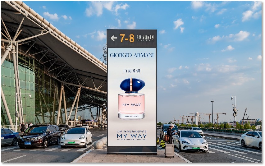 济南遥墙国际机场广告-国内出发户外灯箱套装