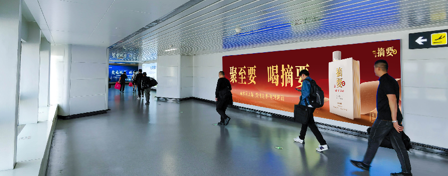 济南遥墙国际机场广告-国内到达通廊墙面灯箱套装1