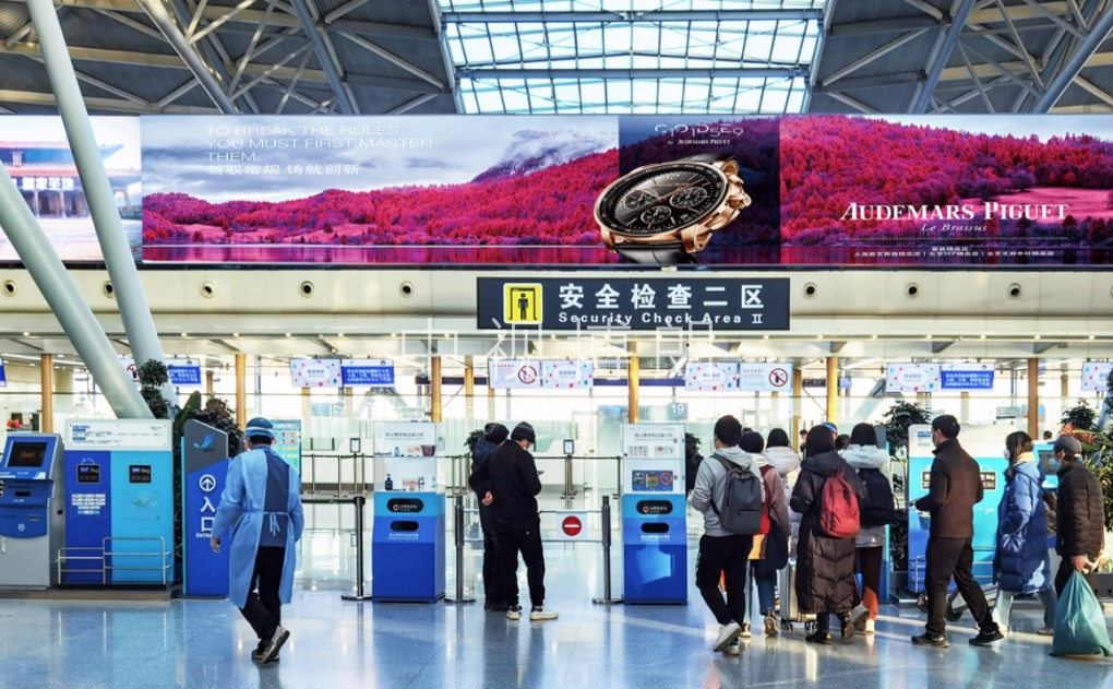 济南机场广告-国内出发安检口上方LED巨幕