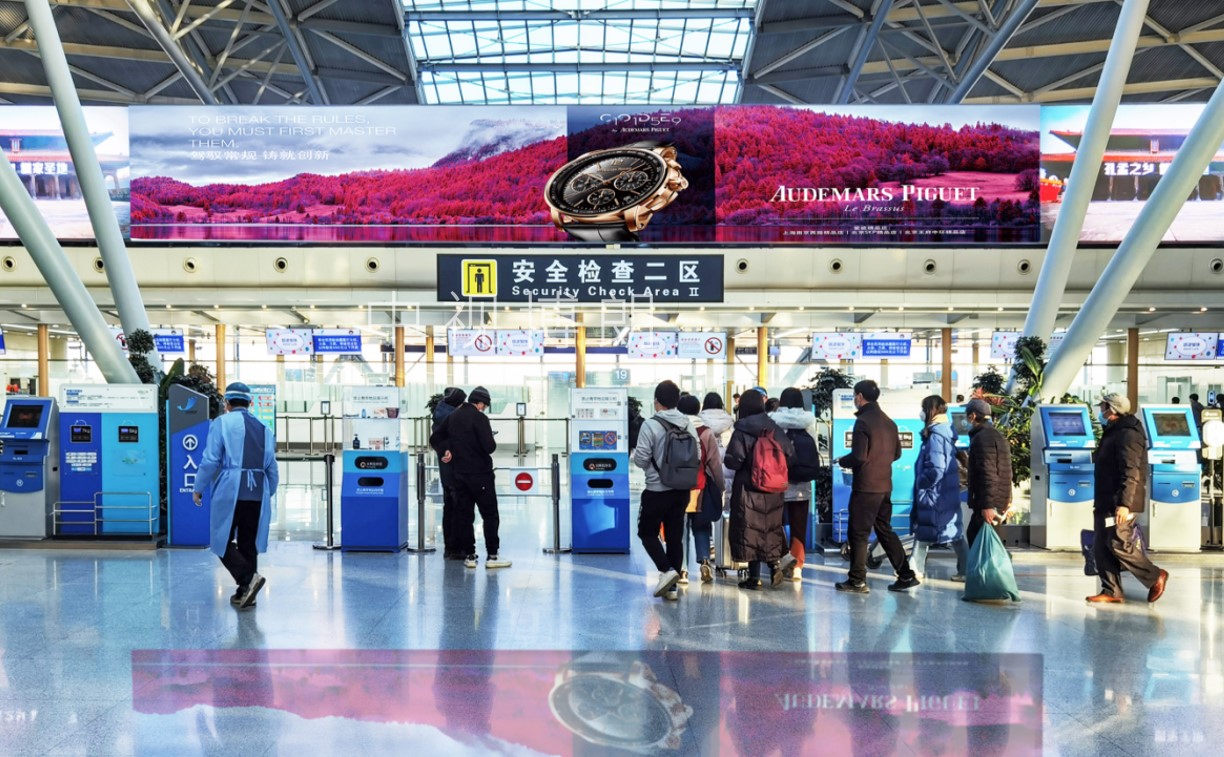 济南遥墙国际机场广告-国内出发安检区超大LED屏幕