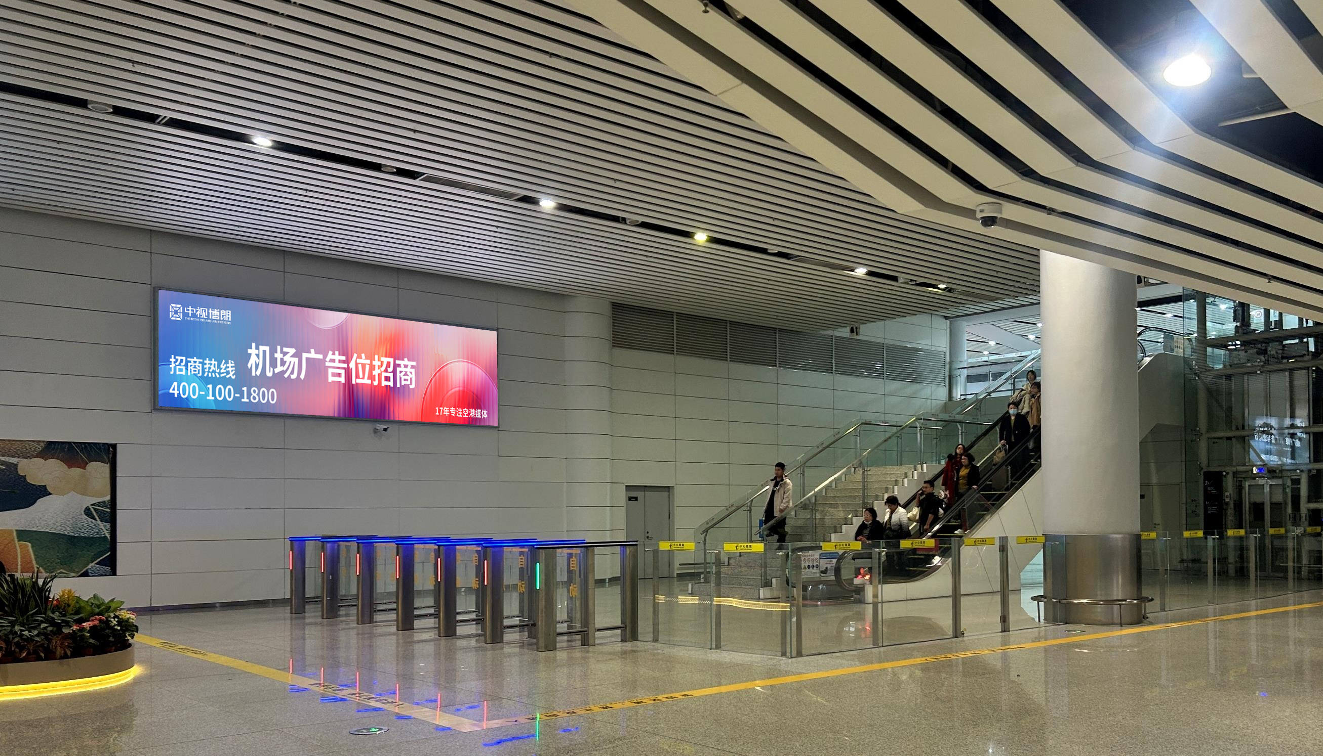 揭阳机场广告-国内到达行李厅墙面灯箱