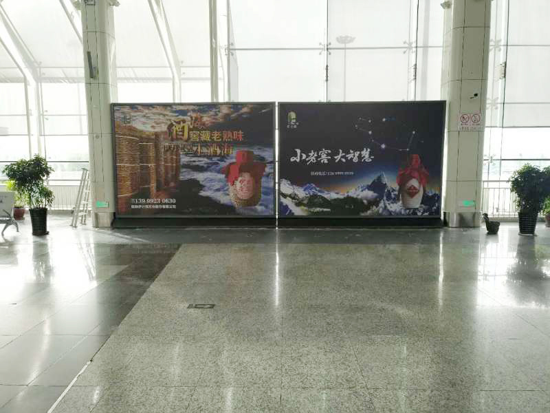 库尔勒机场广告-出发值机厅2号落地灯箱
