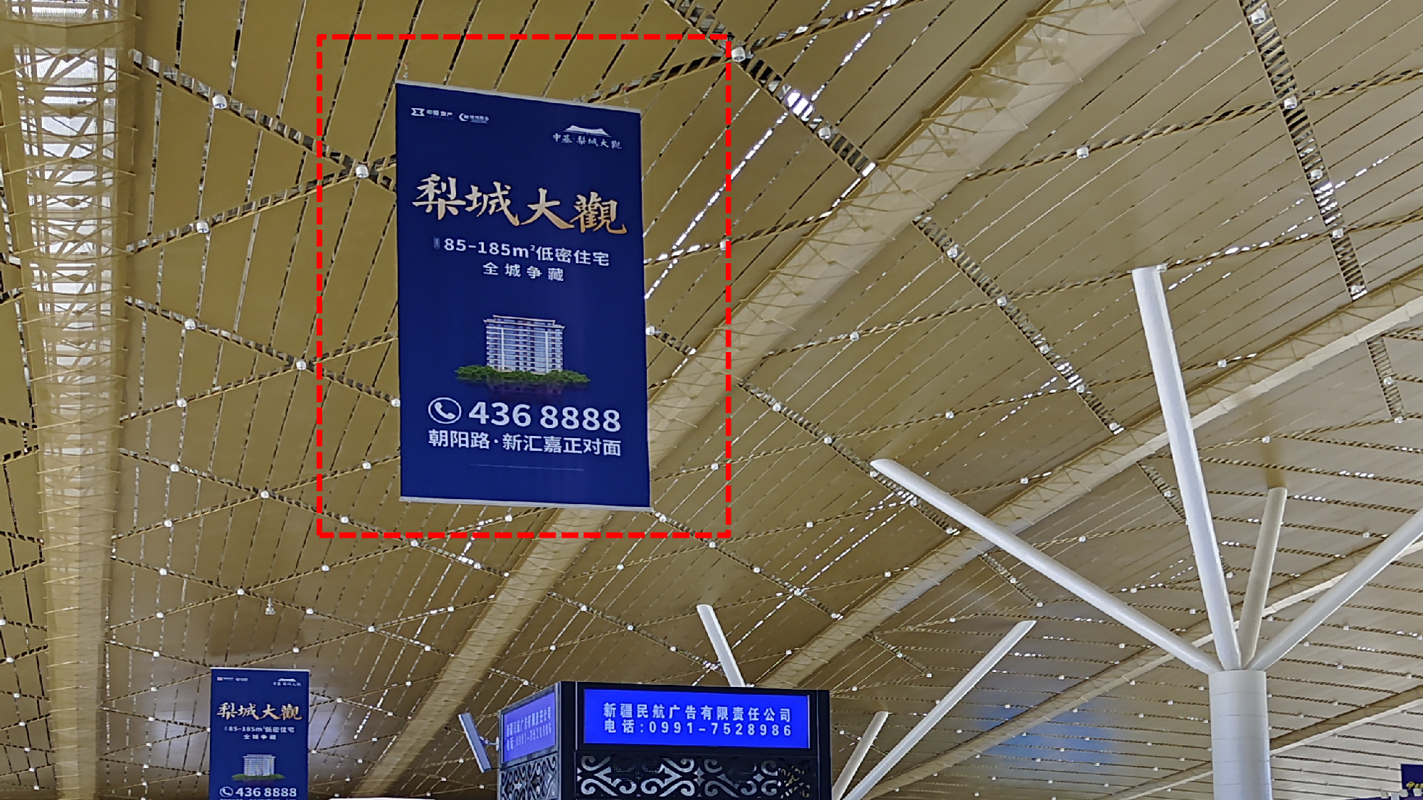 库尔勒机场广告-出发候机厅4/5/6号吊旗