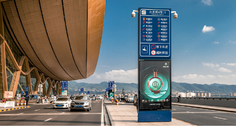 Kunming Airport Advertising-Domestic and international departure and drop off area lightbox set