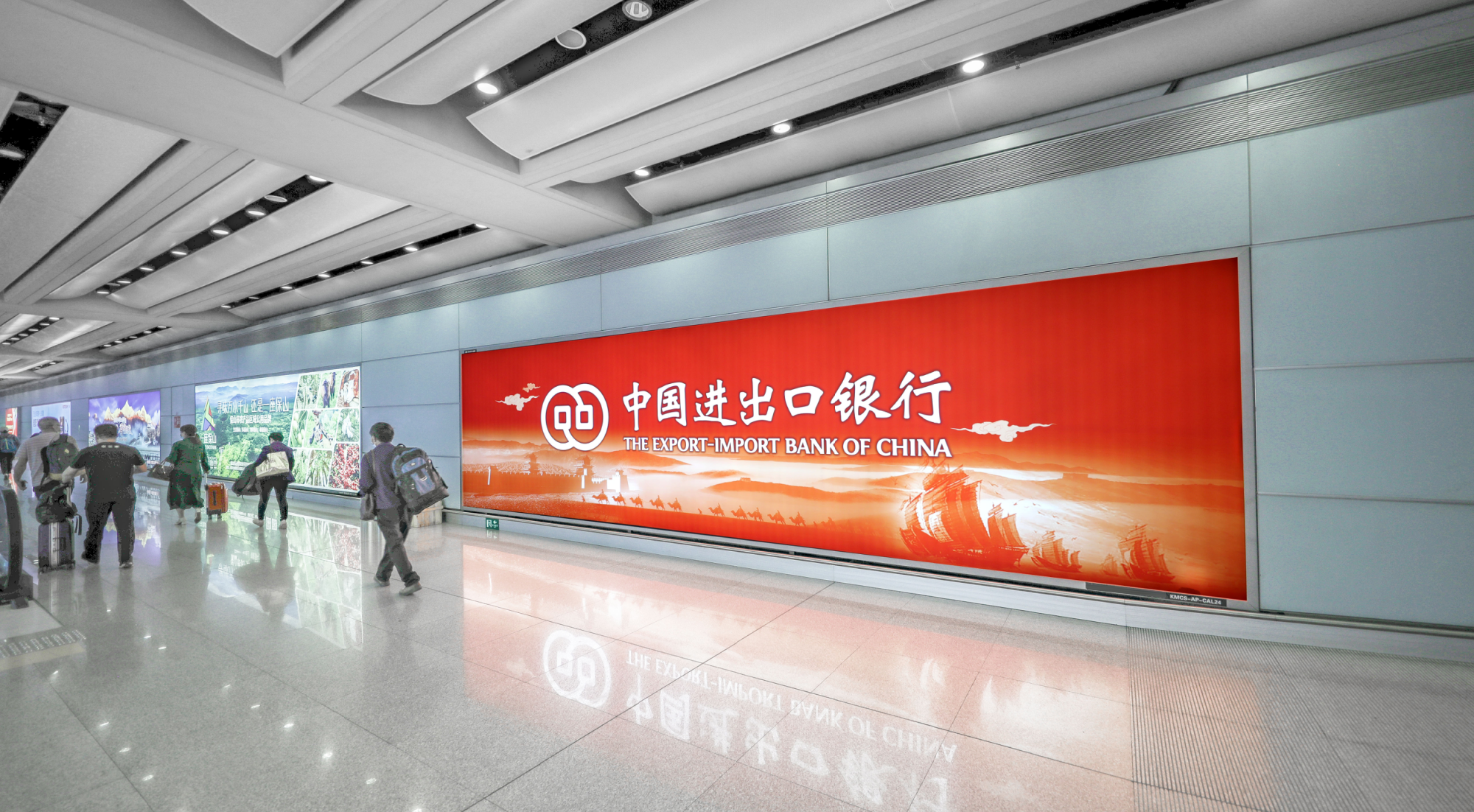昆明机场广告-国内到达汇集通道墙面灯箱1
