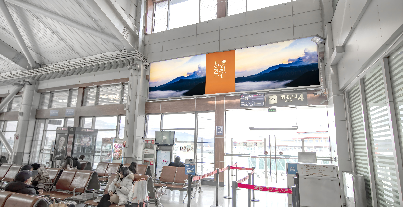丽江机场广告-F1层出发候机厅吊楣灯箱34