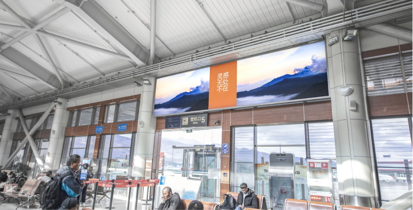 丽江机场广告-F1层出发候机厅吊楣灯箱35