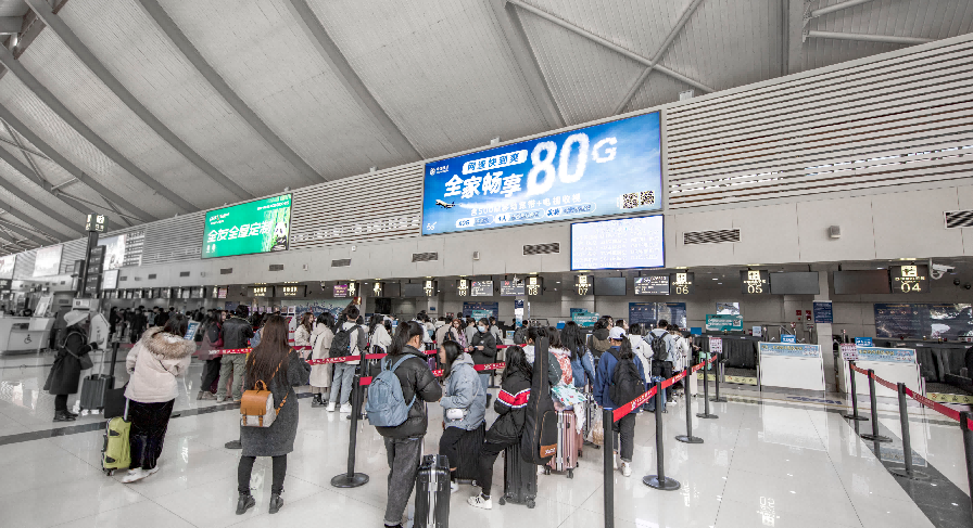 丽江机场广告-F2层出发厅值机岛灯箱2