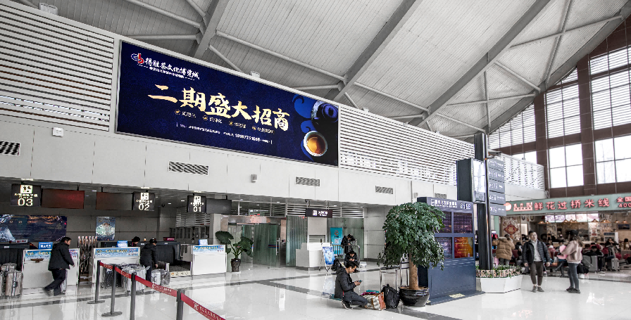 丽江机场广告-F2层出发厅值机岛灯箱3