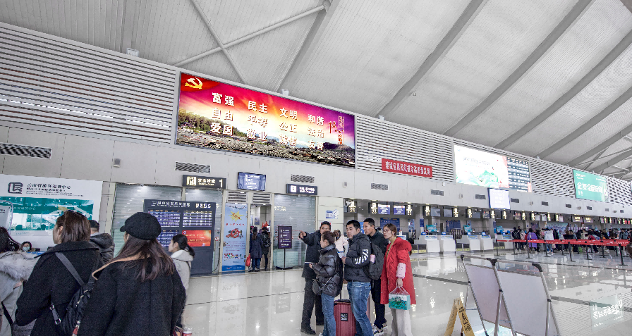 丽江机场广告-F2层出发厅安检口灯箱22