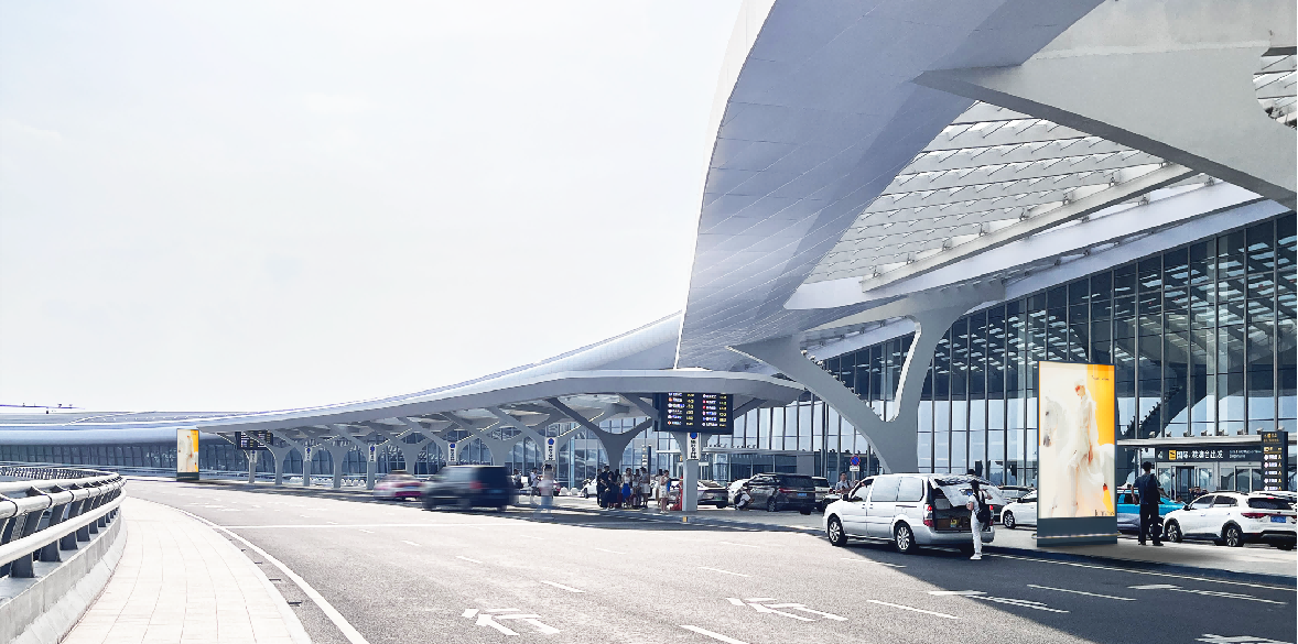 兰州中川国际机场广告-T3出发车行道灯箱套装