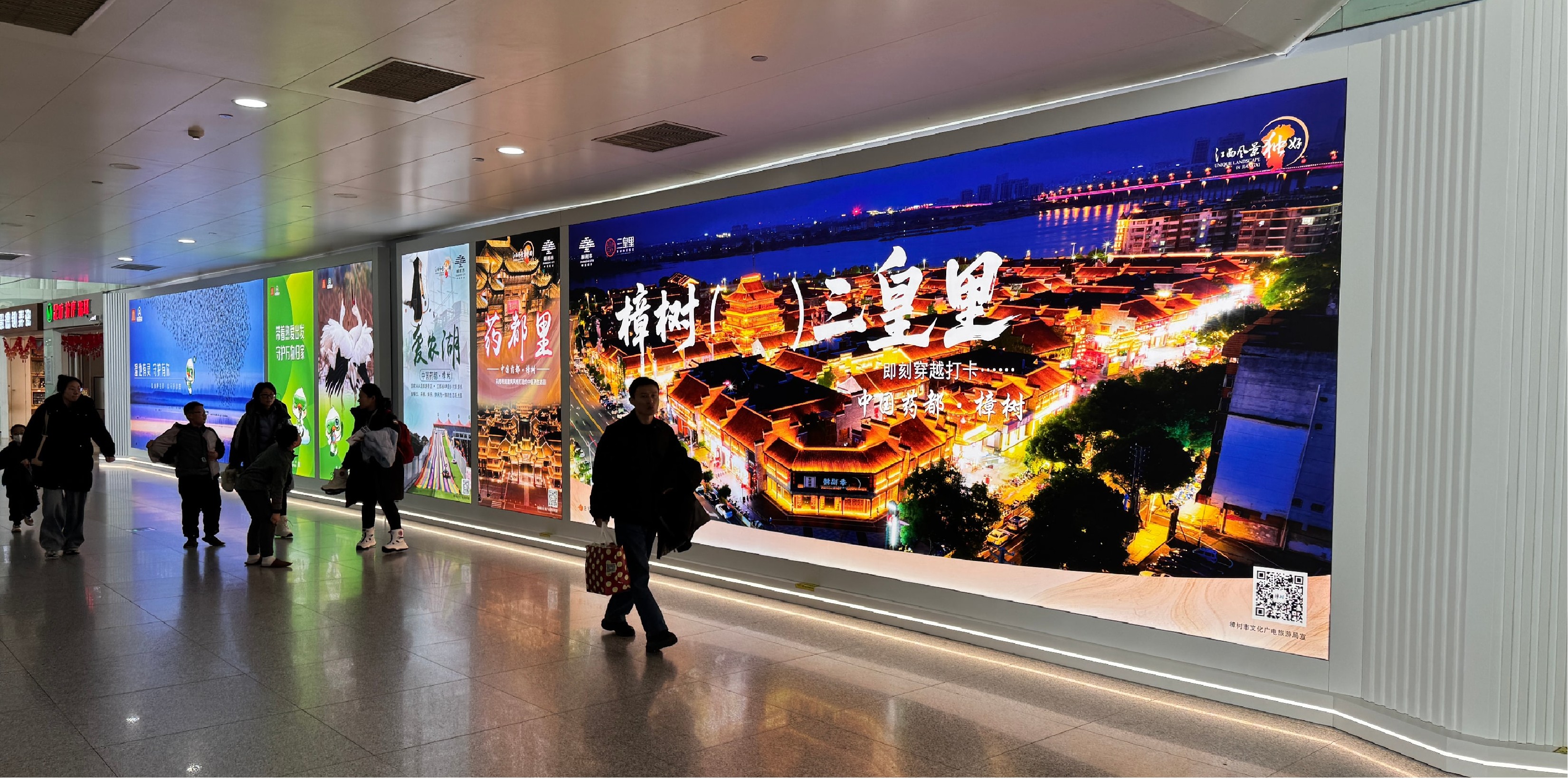 南昌机场广告-国内出发大厅灯箱套装