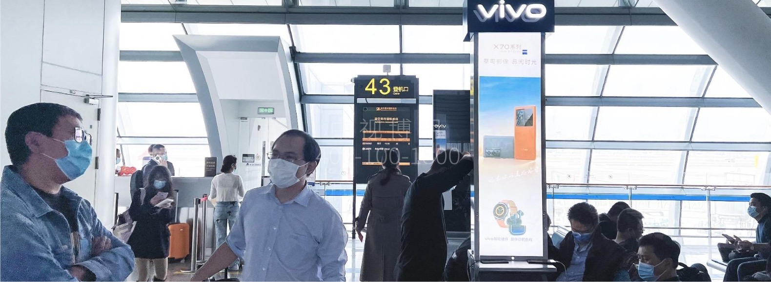 南宁吴圩国际机场广告-国内出发登机口覆盖充电桩