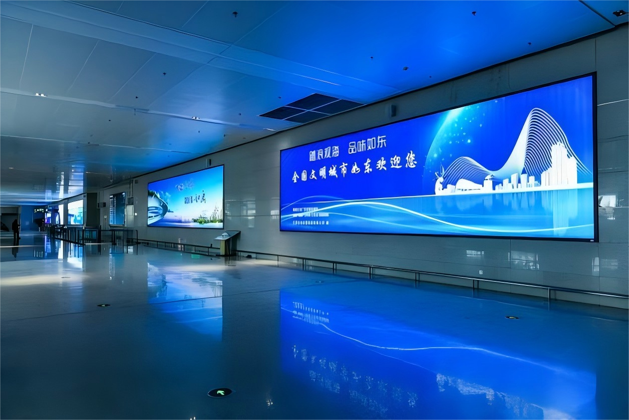 南通机场迎客大厅墙面灯箱广告