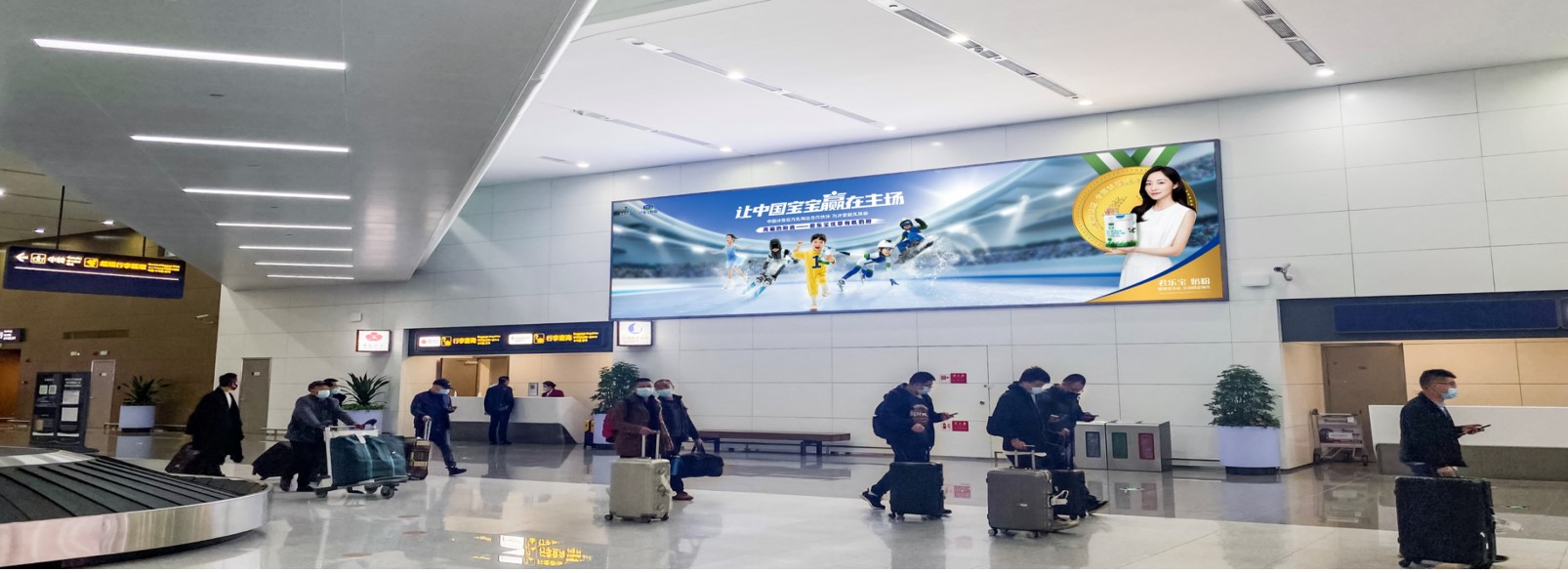 青岛胶东国际机场广告-国内到达行李厅高空灯箱套装
