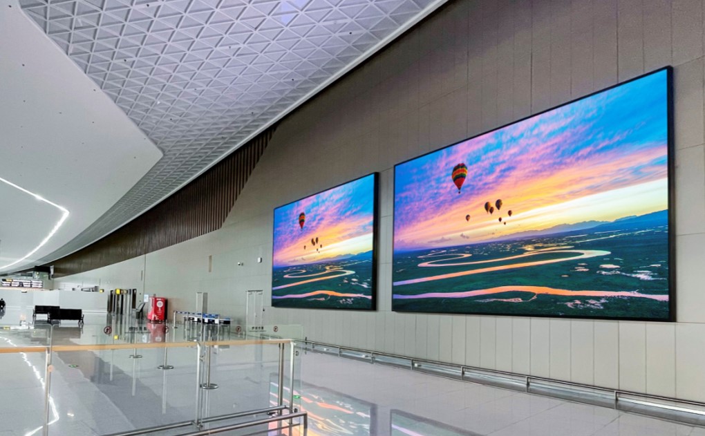 青岛机场广告-国际迎客厅墙面灯箱