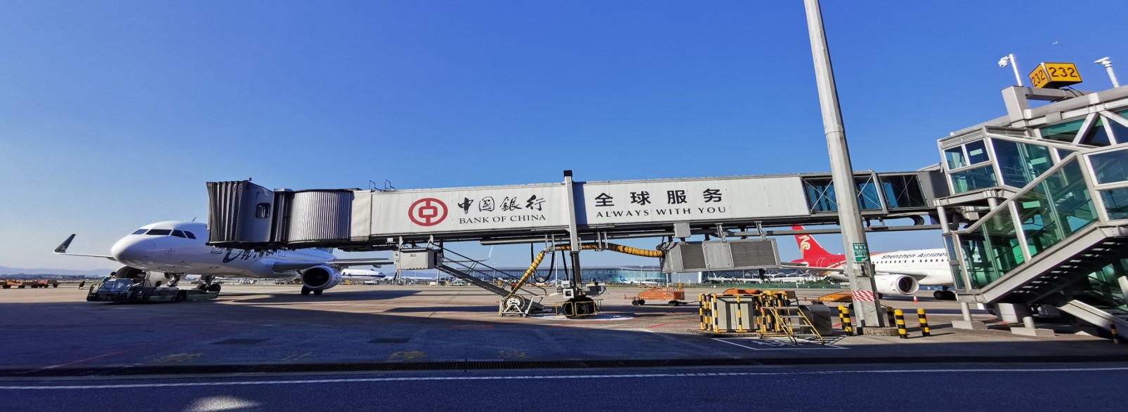 青岛胶东国际机场广告-外廊桥贴纸套装