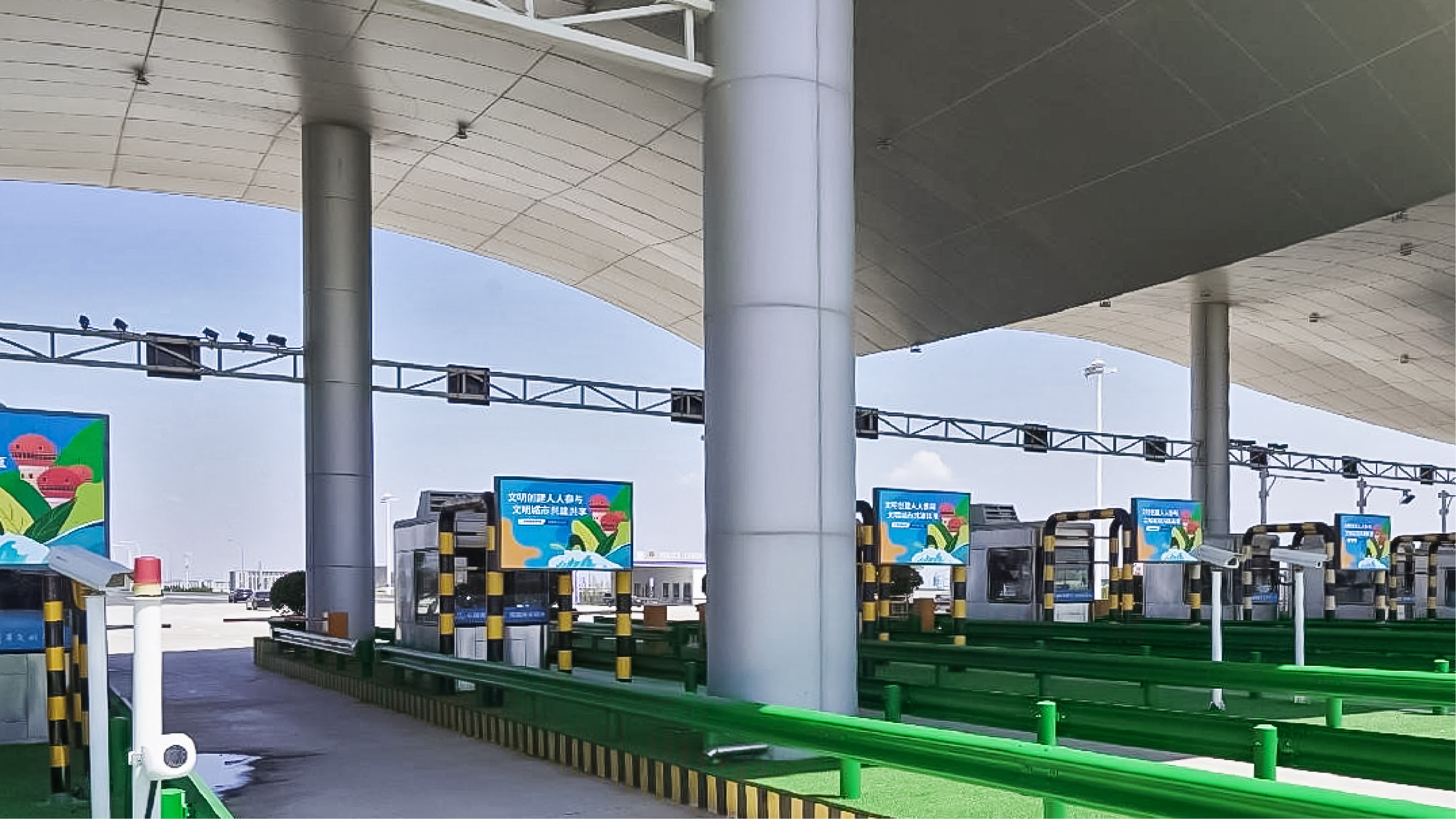 青岛胶东国际机场广告-青岛机场收费站LED大屏套装