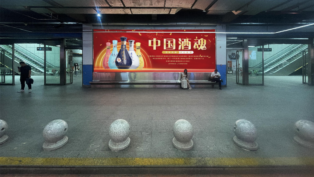 泉州晋江机场广告广告-到达B1候客区中间墙面灯箱