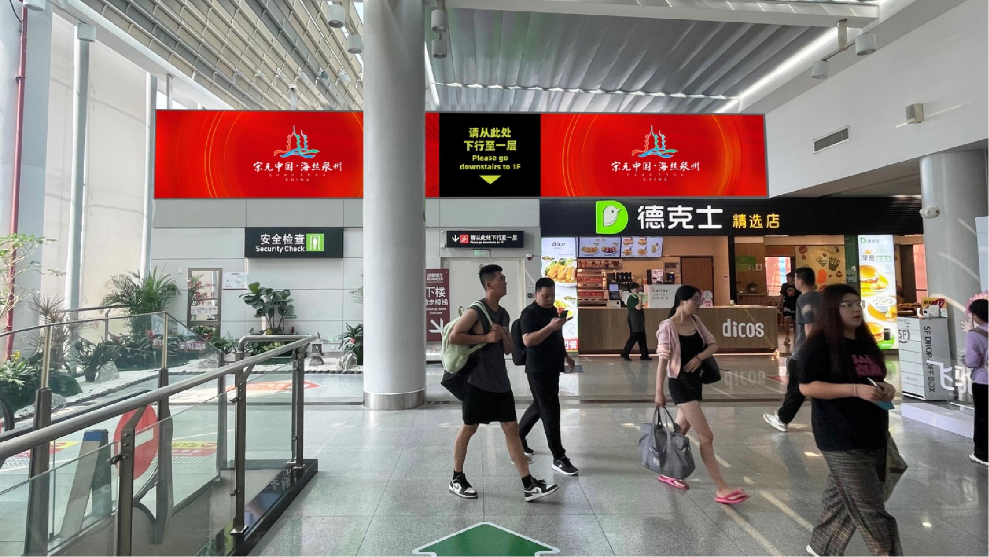泉州机场广告-国内出发值机厅灯箱套装2