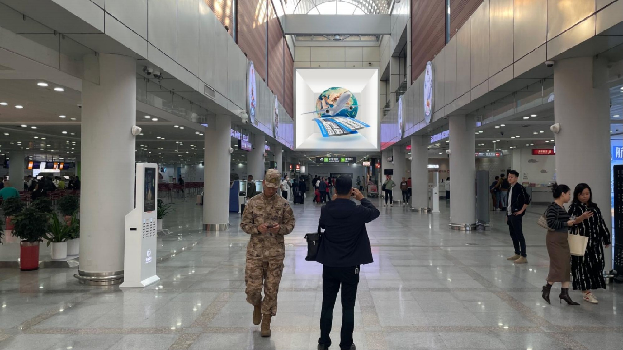 泉州机场广告-国内出发值机厅LED屏幕