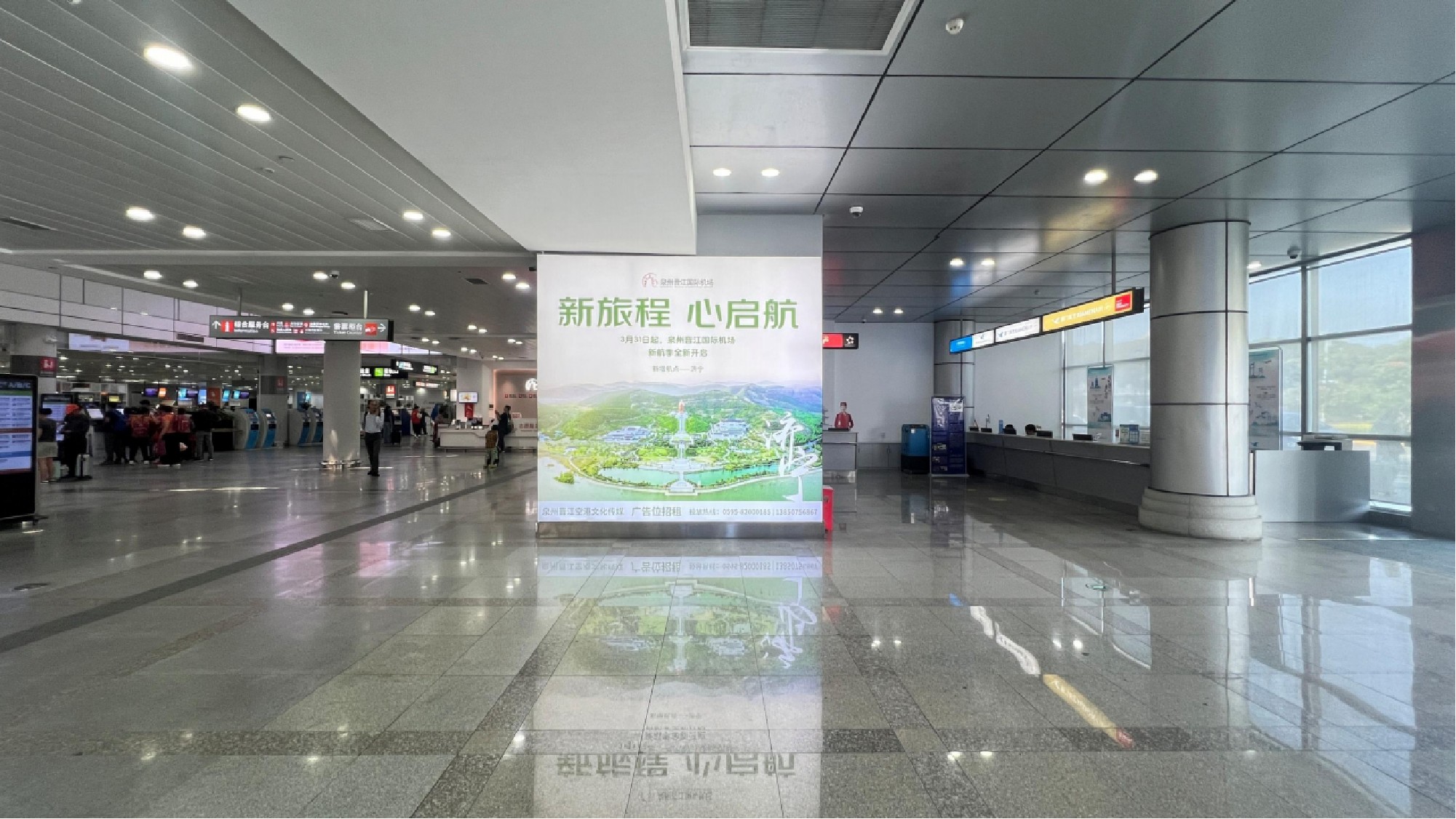 泉州机场广告-国内出发值机厅灯箱套装1