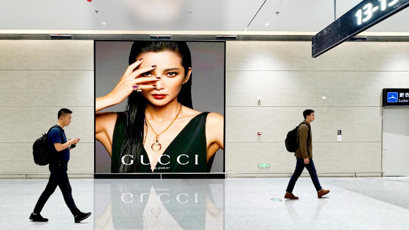 三亚机场,行李厅墙面广告,墙面广告