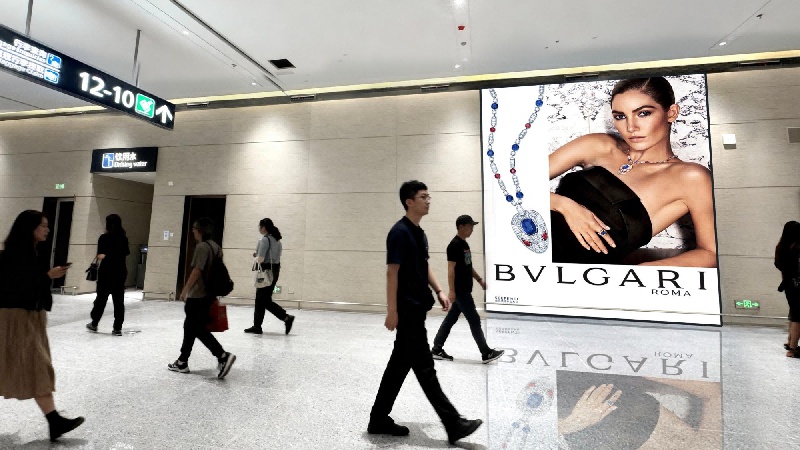 三亚机场T1迎客厅包柱灯箱广告,迎客厅包柱灯箱广告,灯箱广告