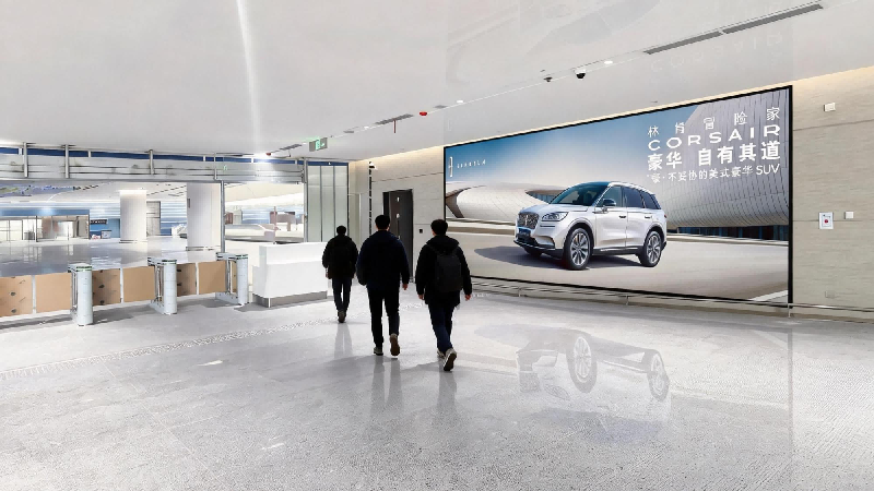 三亚凤凰机场广告-T3国内到达行李厅入口灯箱2