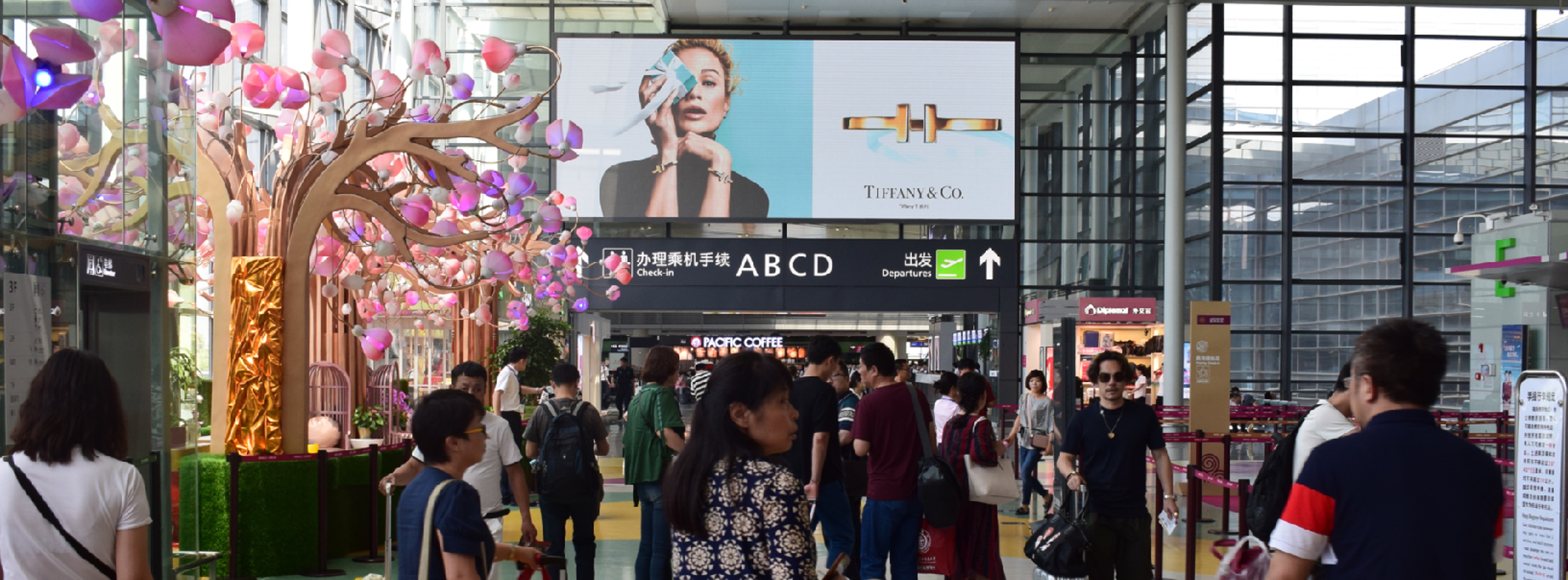 上海机场广告-虹桥T2出发厅LED大屏套装