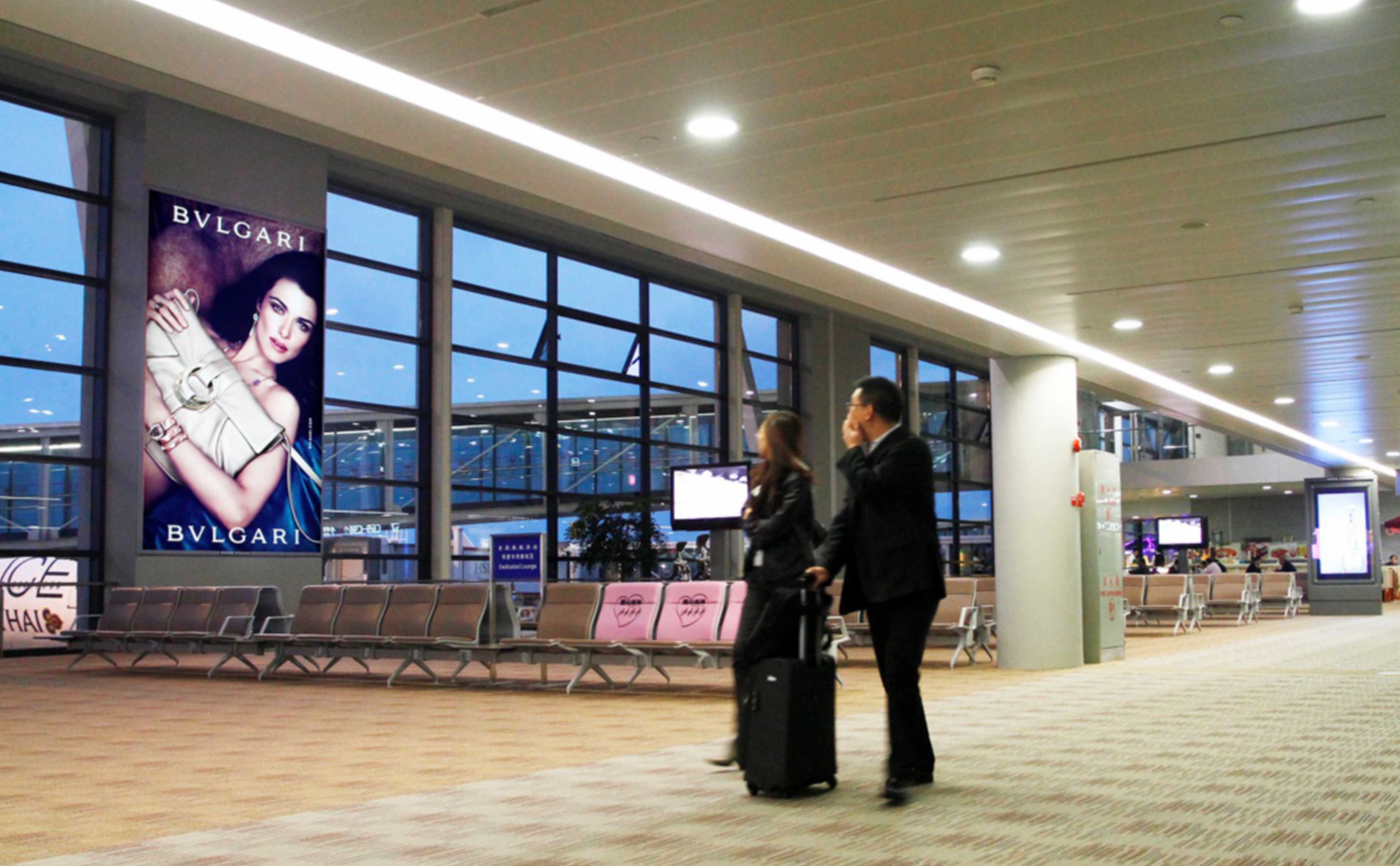 Shanghai Airport Advertising-Giant lightbox in Pudong T2 waiting hall