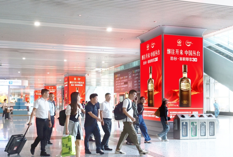 石家庄正定国际机场广告-一层到达大厅包柱灯箱套装