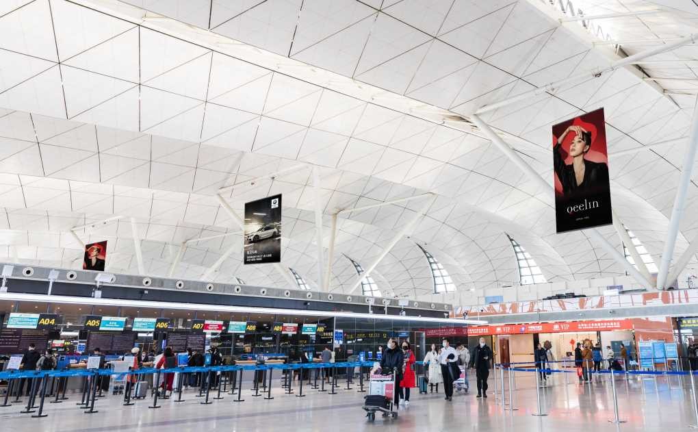 沈阳桃仙国际机场广告-国内国际出发值机区吊旗套装
