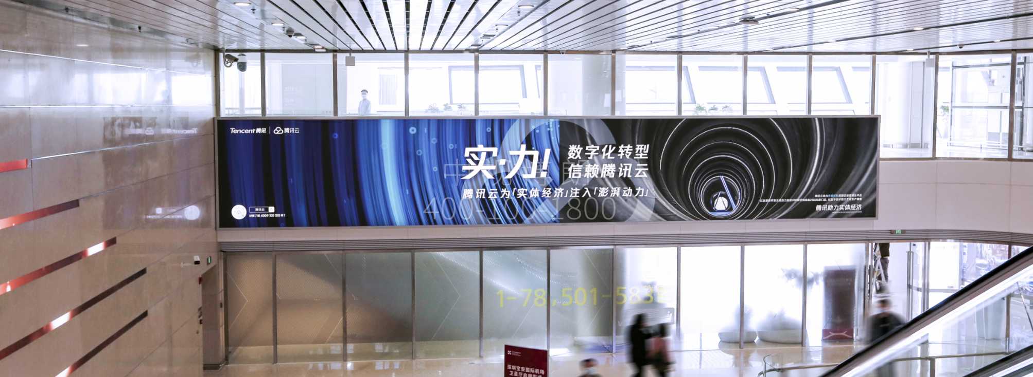 深圳宝安国际机场广告-一层出发扶栏灯箱LR01/02