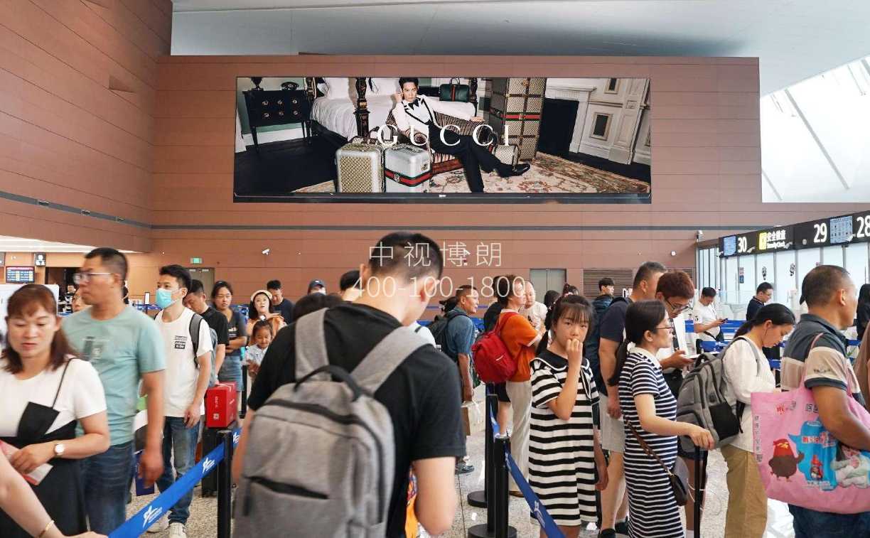 成都天府机场广告-T2国内出发安检区上方灯箱