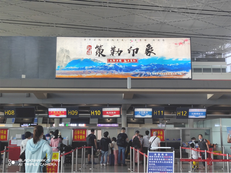 天津机场广告-国内出发值机厅灯箱4