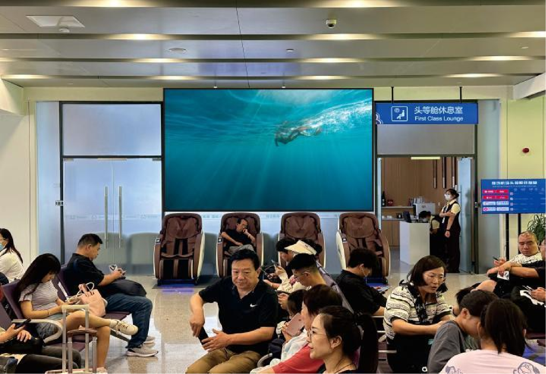 潍坊机场广告-出发候机厅南侧电子屏