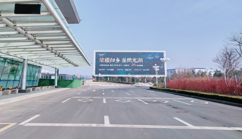 威海大水泊机场广告-T1户外三面翻灯箱