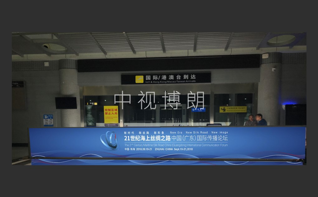 威海机场到达厅出口灯箱广告