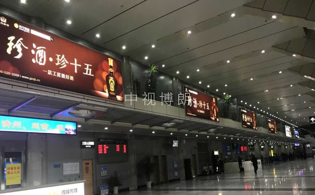 威海机场出发大厅灯箱广告