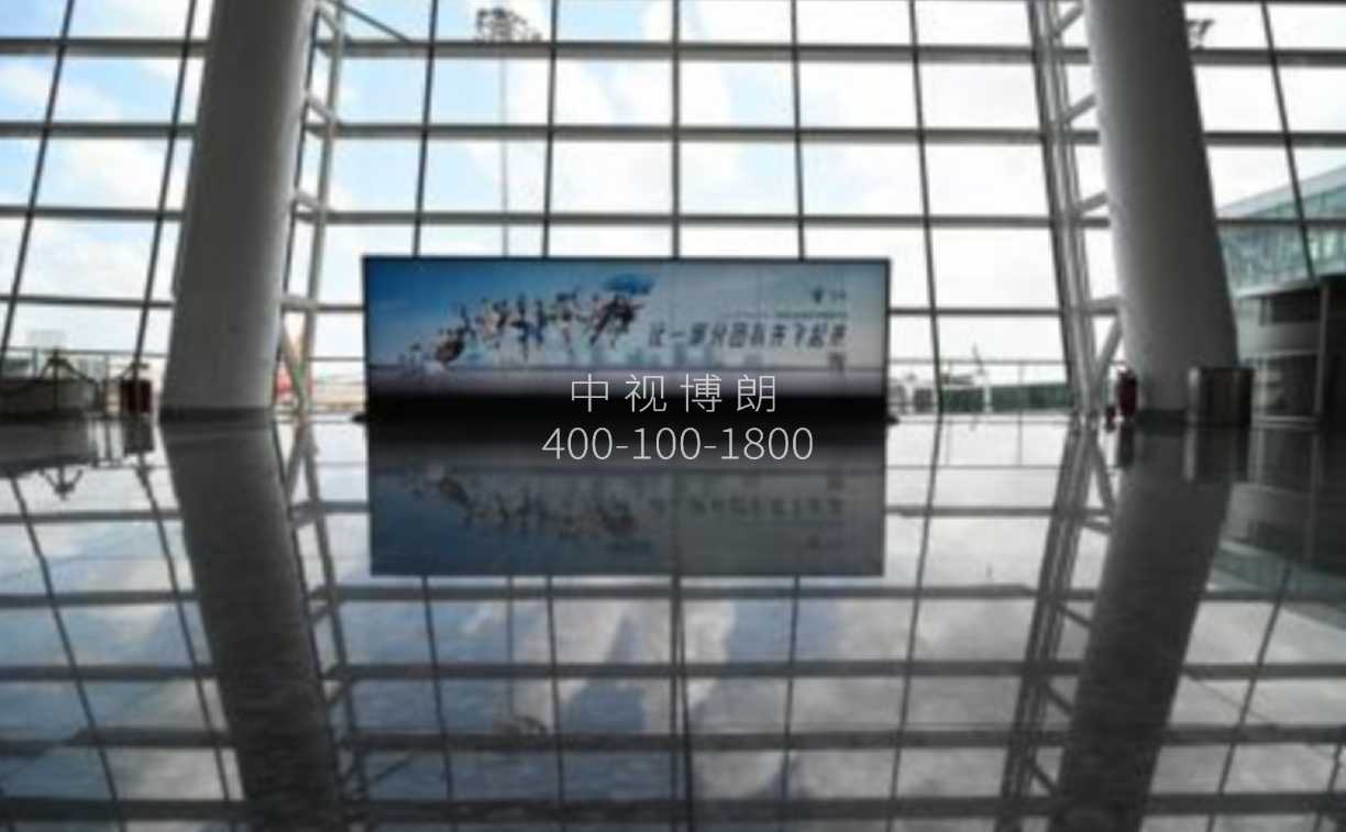 武汉天河机场广告广告-国内混流区连廊墙面灯箱