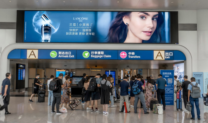 武汉天河机场广告广告-T3国内到达行李厅入口上方灯箱