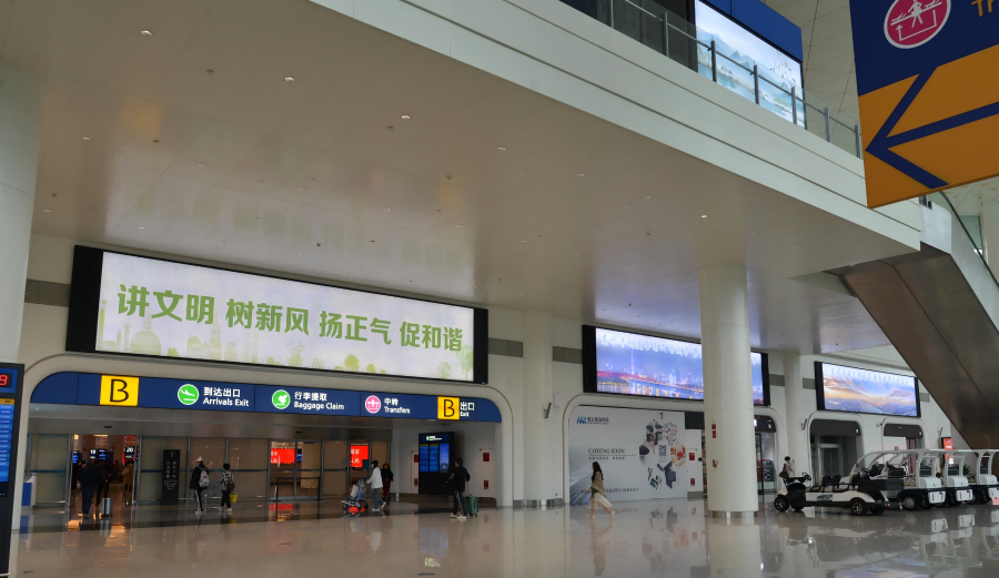 武汉天河机场广告广告-T3国内到达行李厅入口上方灯箱